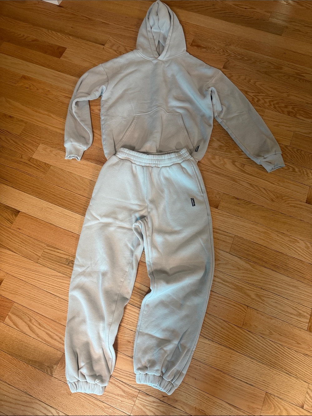 Comfrt set! Size M.  Bone color.
